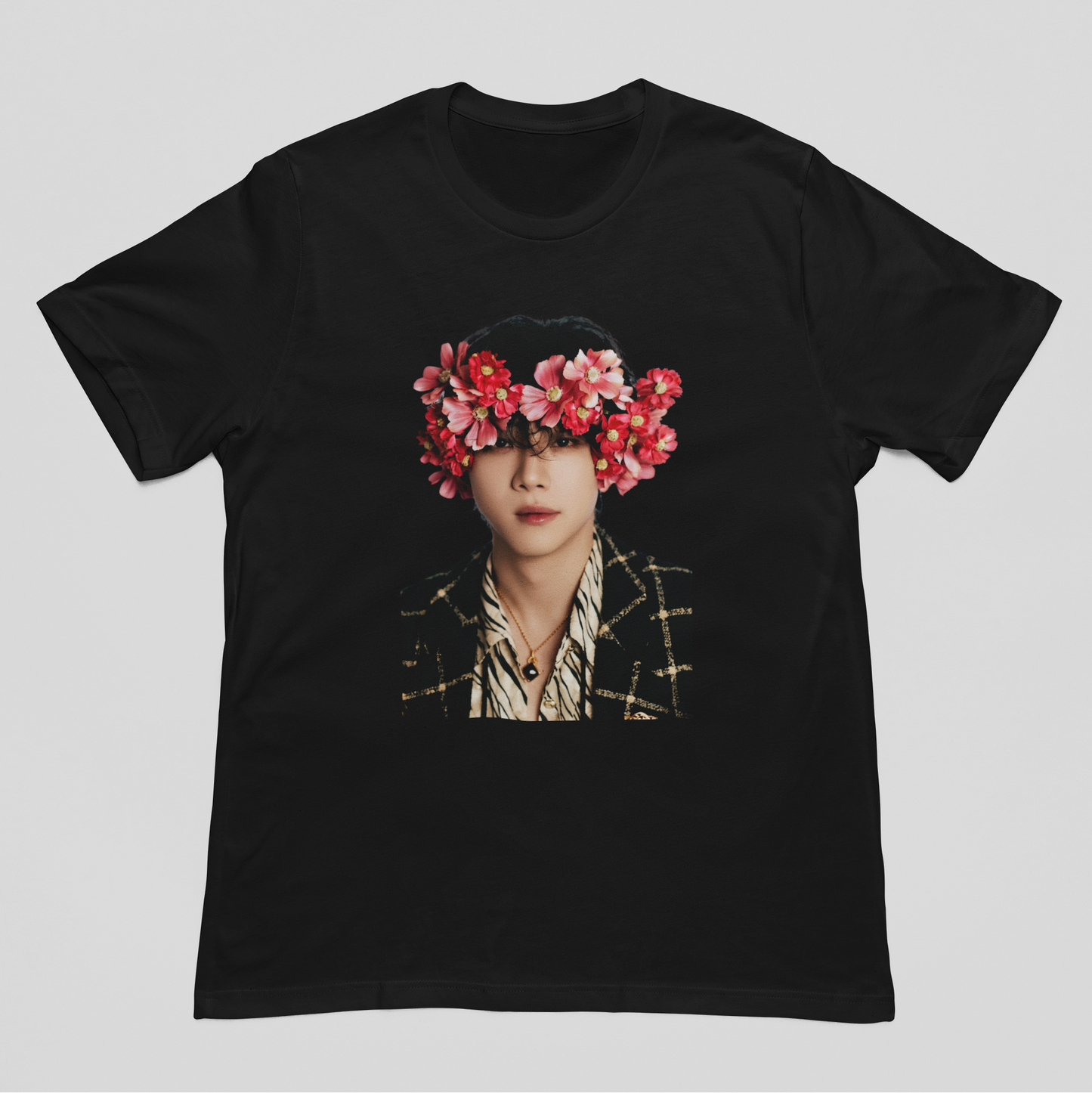 Camiseta Básica The Rose Taegyeom Flowers