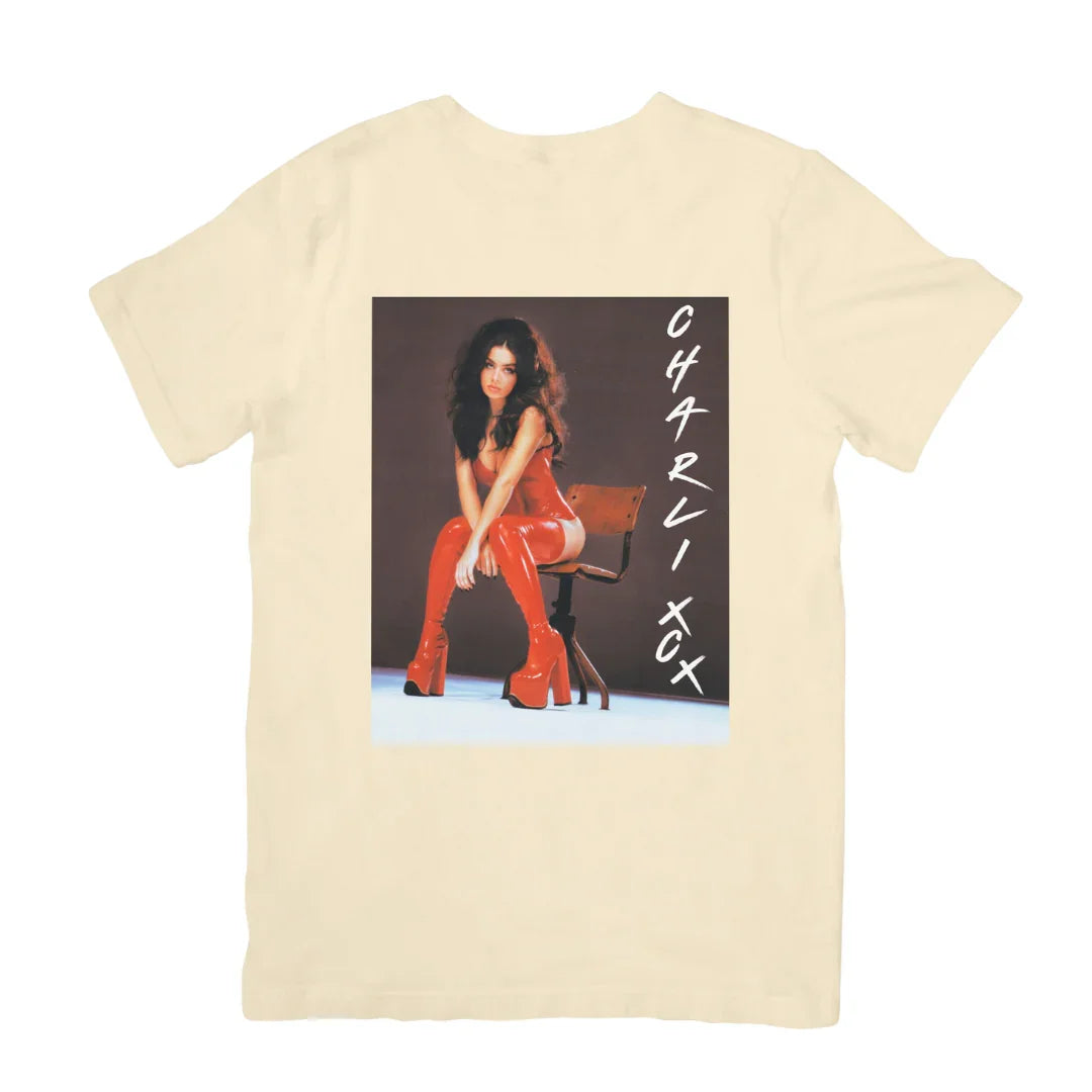 Camiseta Básica Charli XCX 90's Pérola