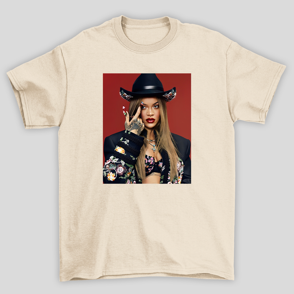 Camiseta Básica Rihanna Vogue China