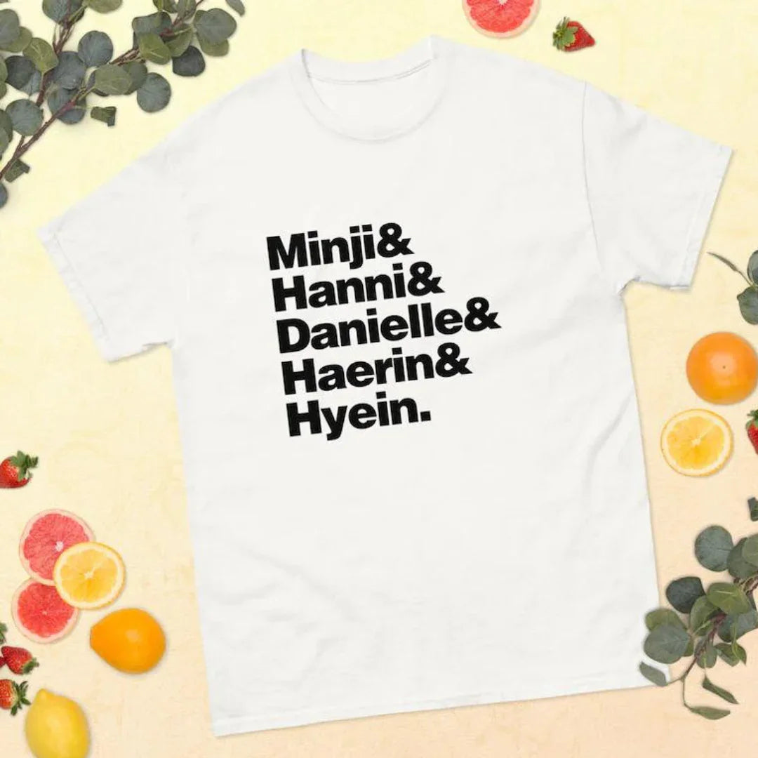 Camiseta Básica NewJeans Names - branco