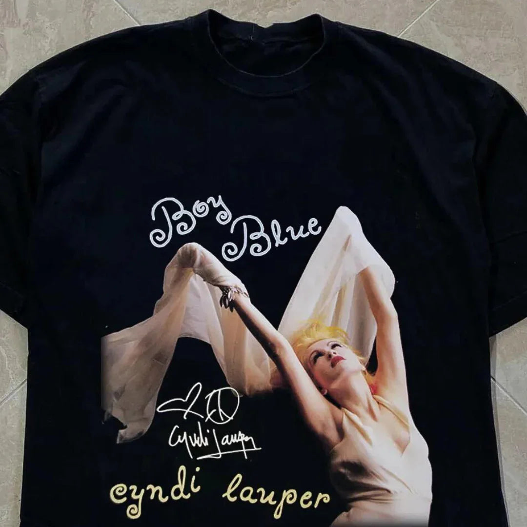 Camiseta Básica Cyndi Lauper Boy Blue - Preto