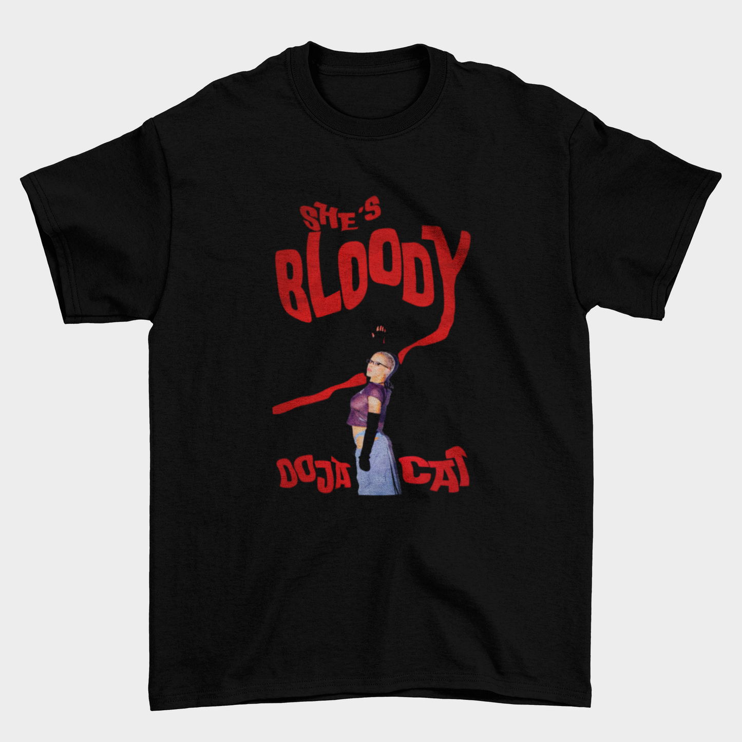 Camiseta Básica Doja Cat She's Bloody