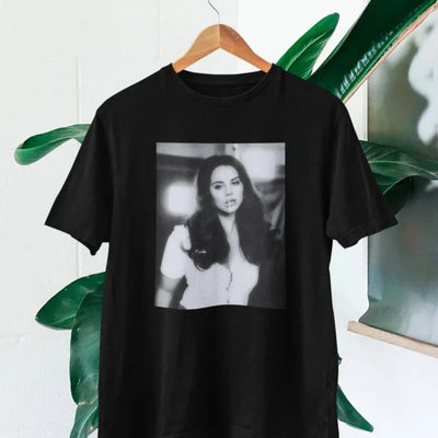 Camiseta Básica Lana Del Rey Retro Smoke
