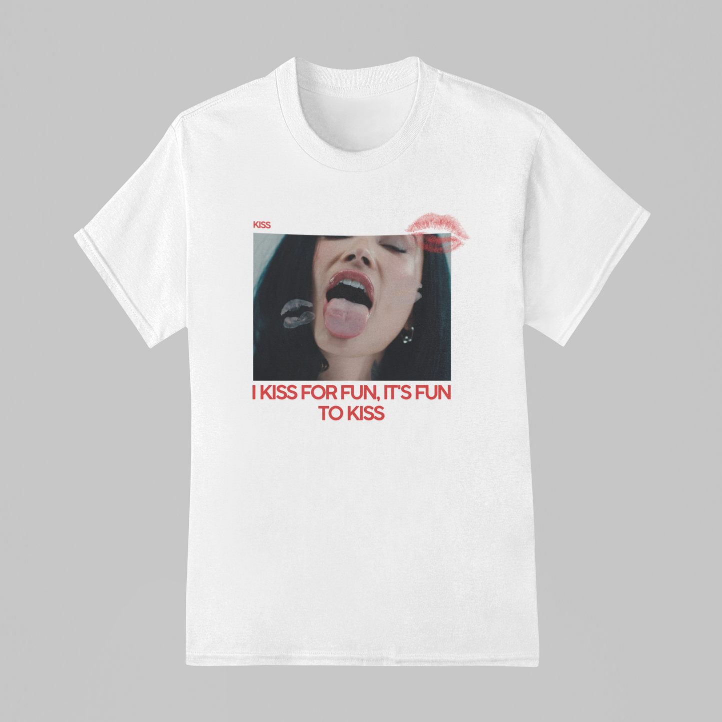 Camiseta Básica Demi Lovato I Kiss For Fun