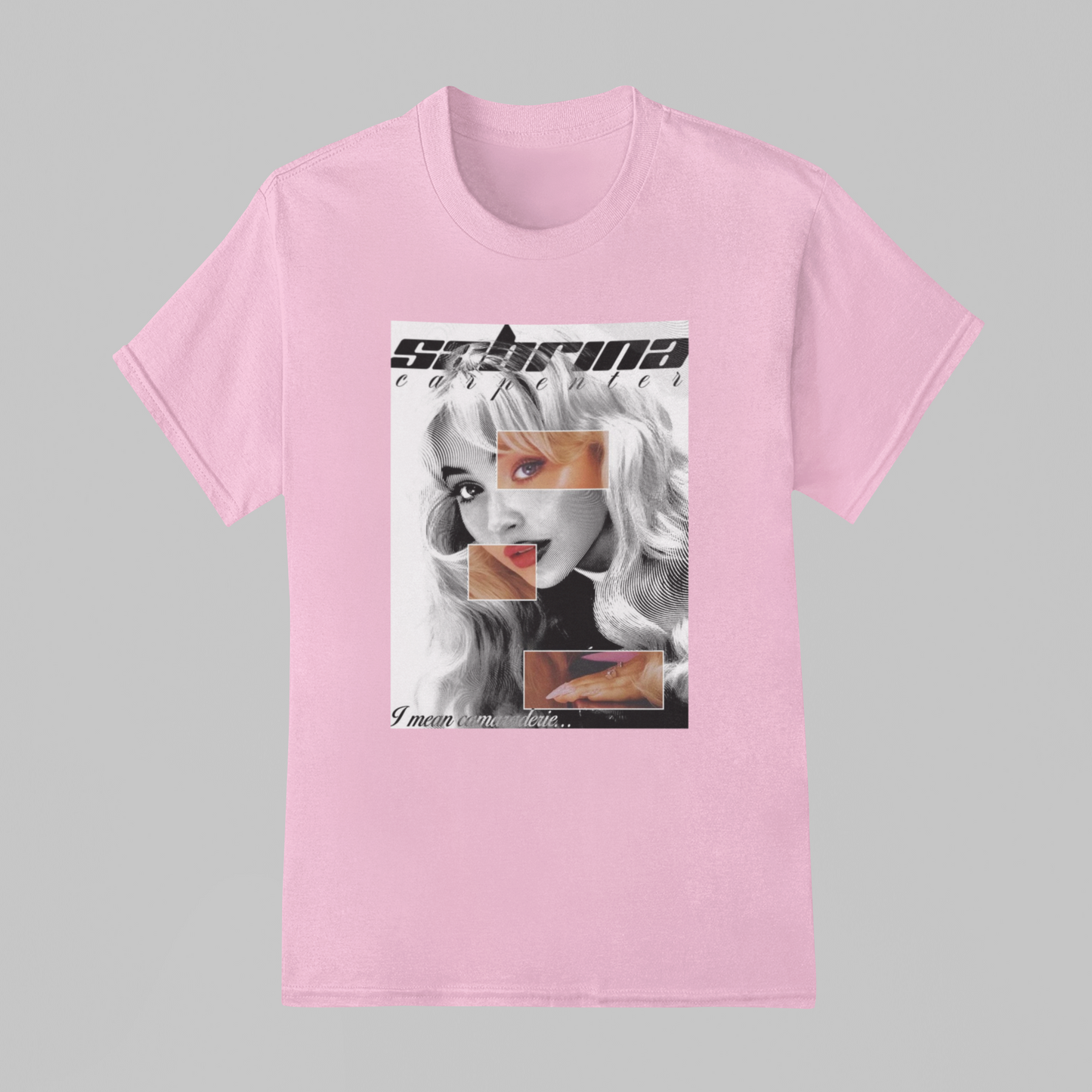 Camiseta Básica Sabrina Carpenter Collage P&B