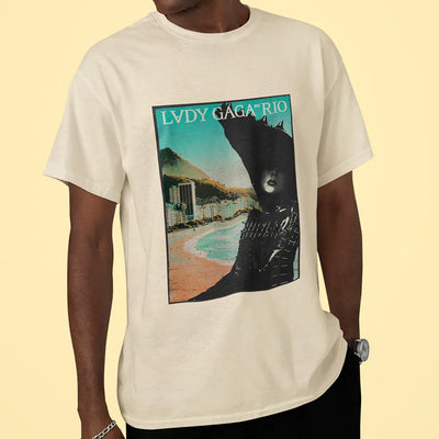 Camiseta Básica Lady Gaga No Rio Poster- pérola