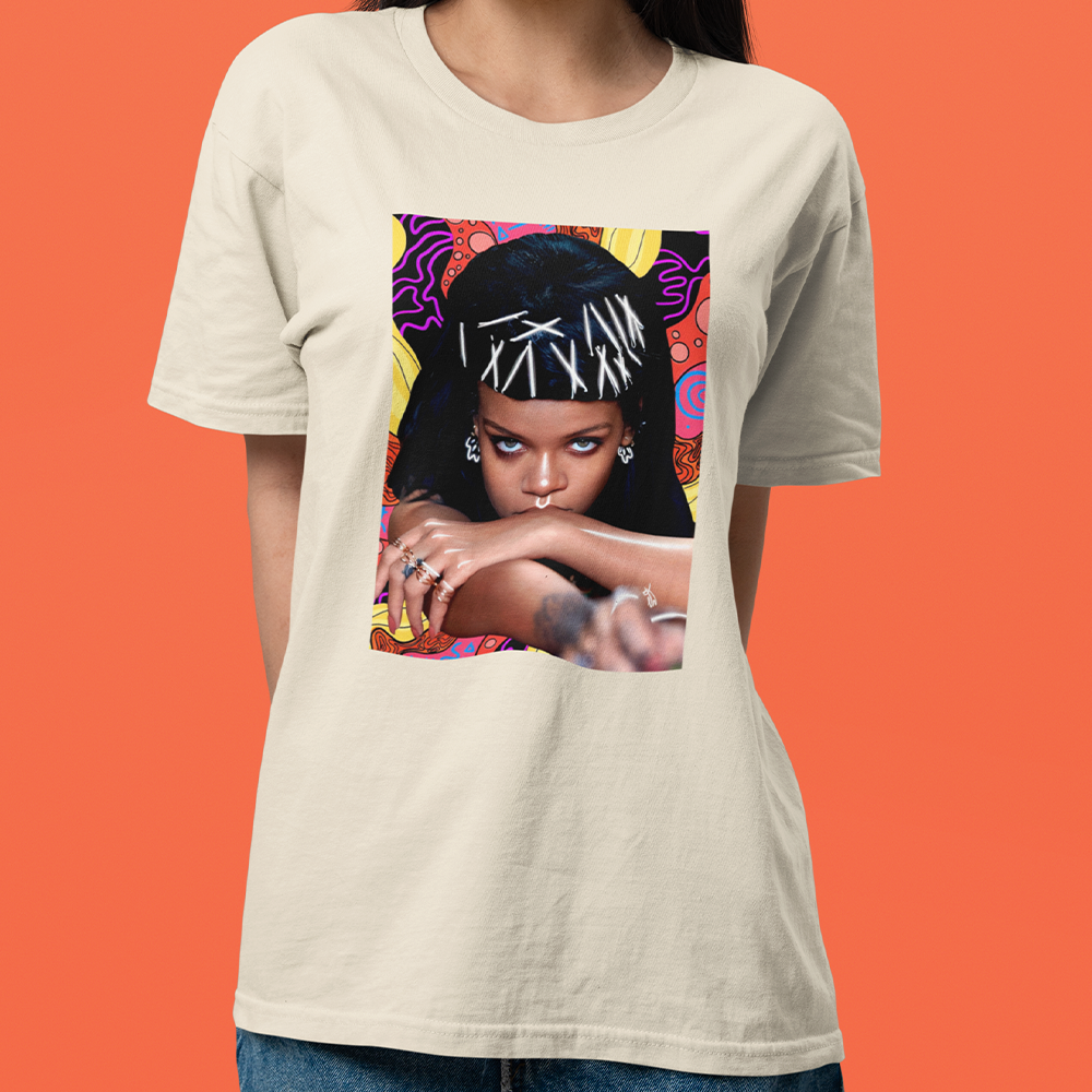 Camiseta Básica Rihanna Abstract