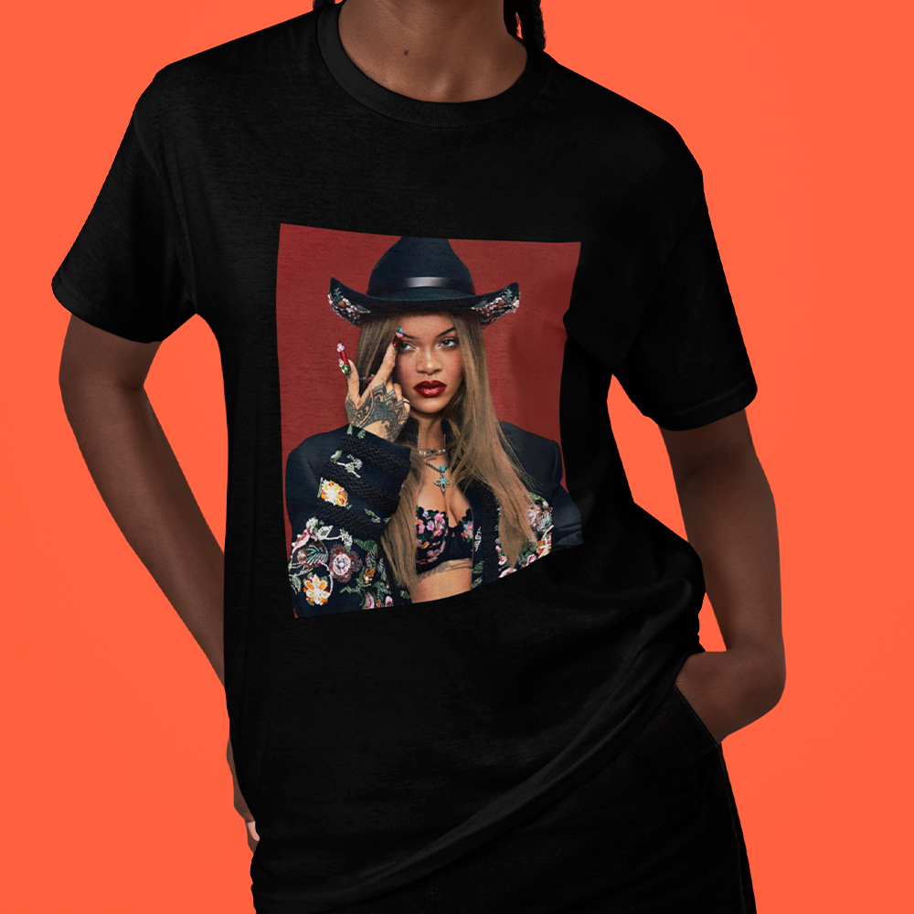 Camiseta Básica Rihanna Vogue China