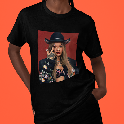 Camiseta Básica Rihanna Vogue China