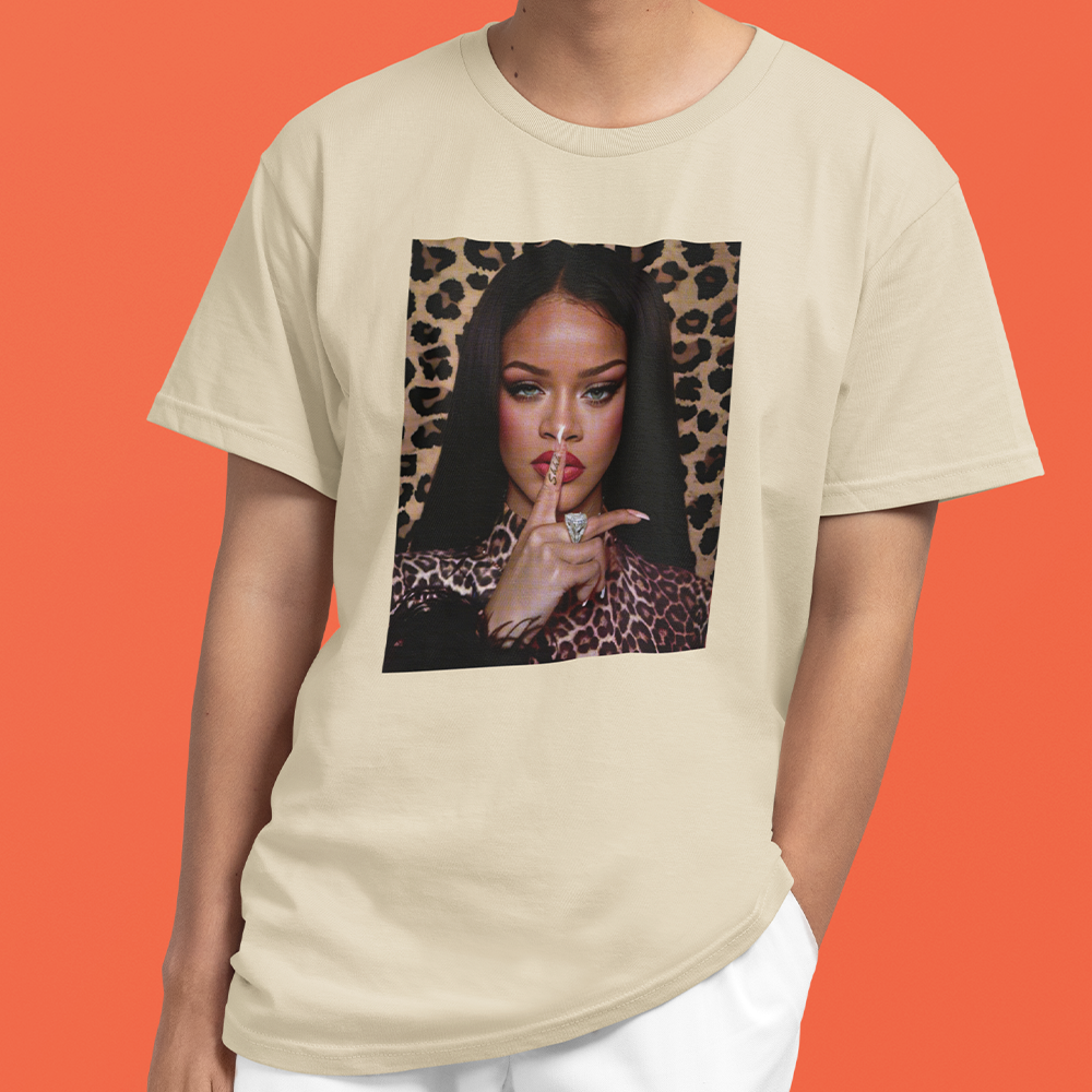 Camiseta Básica Rihanna Animal Print