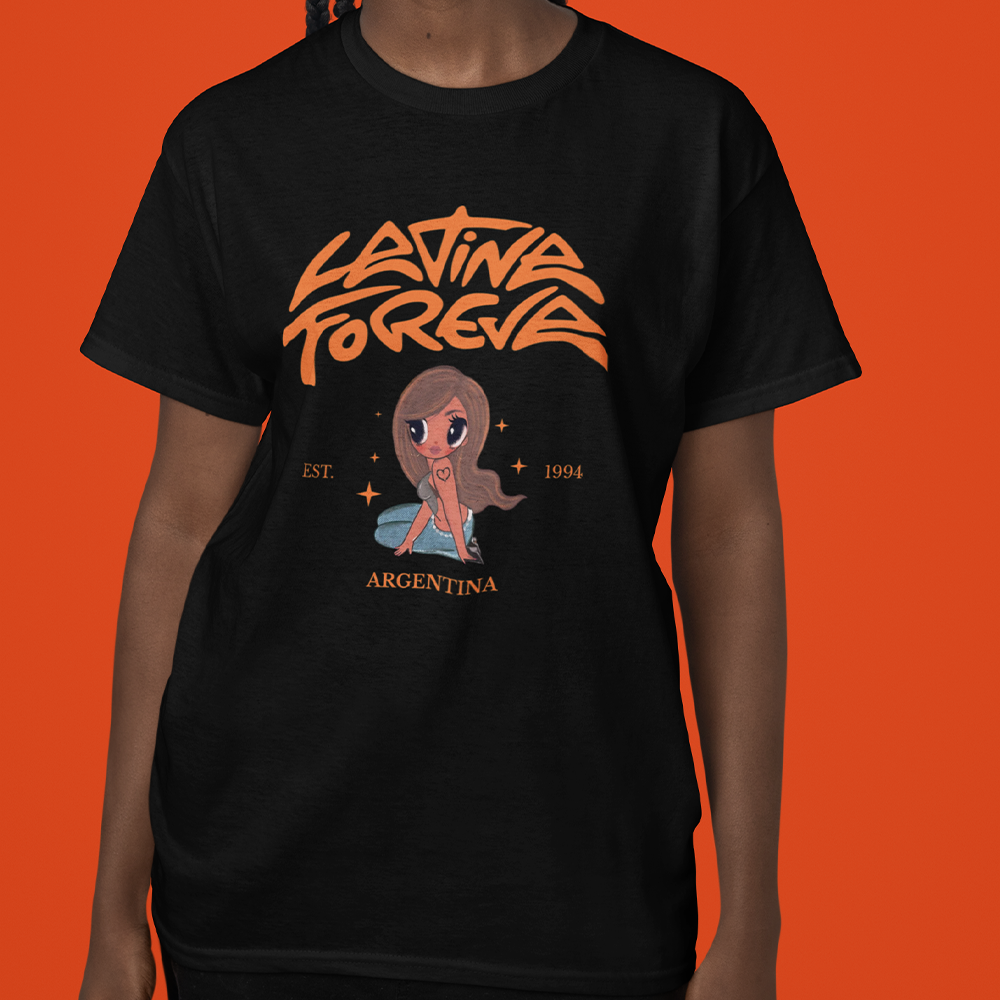 Camiseta Básica Unissex Karol G Latina Foreva Est 1994