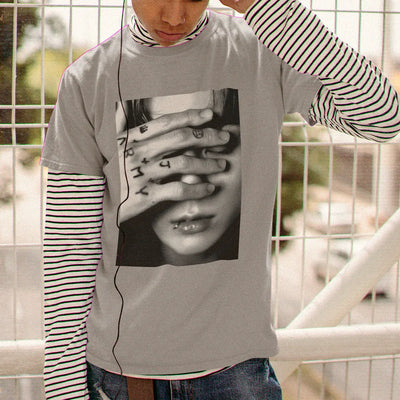 Camiseta Básica BTS Jungkook Covering Eyes