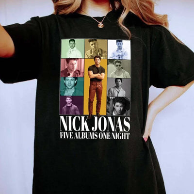 Camiseta Básica Jonas Brothers Nick J. 5 Albums Preto