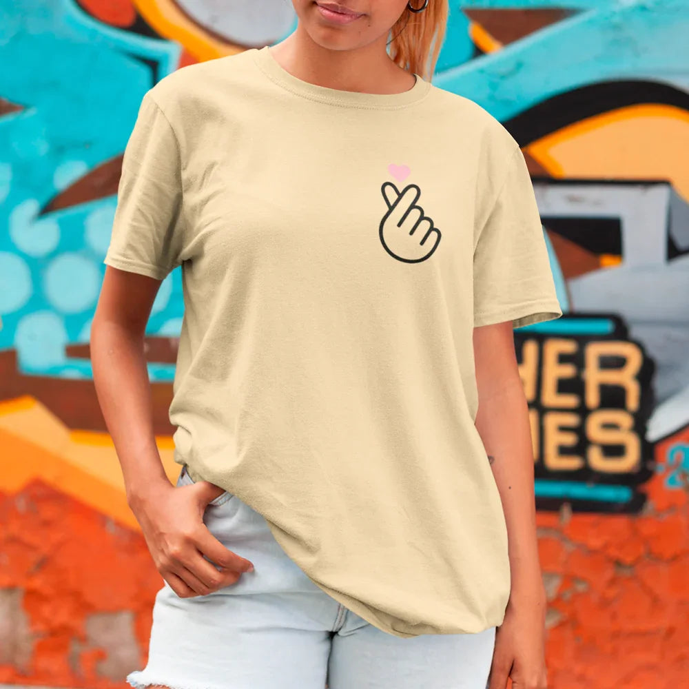 Camiseta Básica BTS Finger Heart