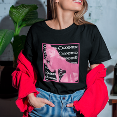 Camiseta Básica Sabrina Carpenter Pink Photo