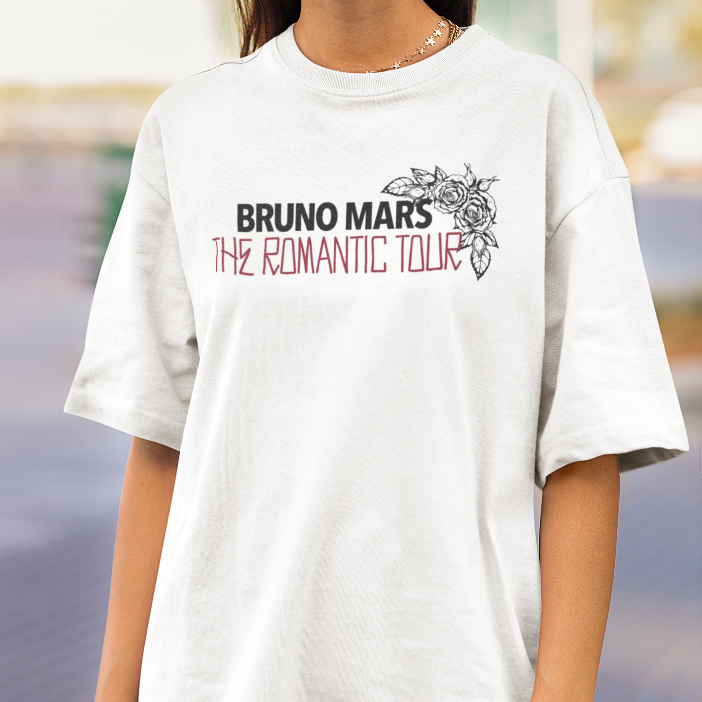 Camiseta Básica Bruno Mars The Romantic Tour Logo