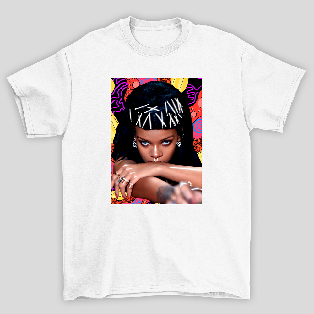 Camiseta Básica Rihanna Abstract