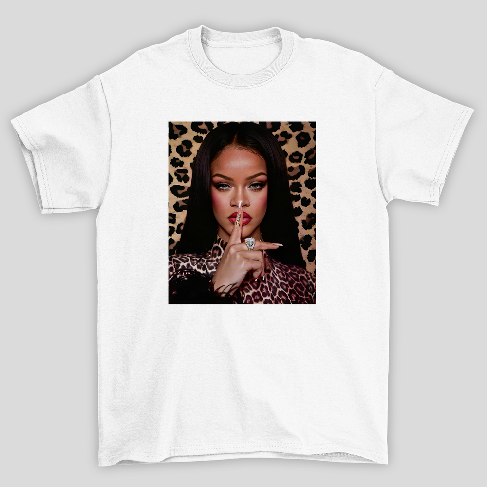 Camiseta Básica Rihanna Animal Print