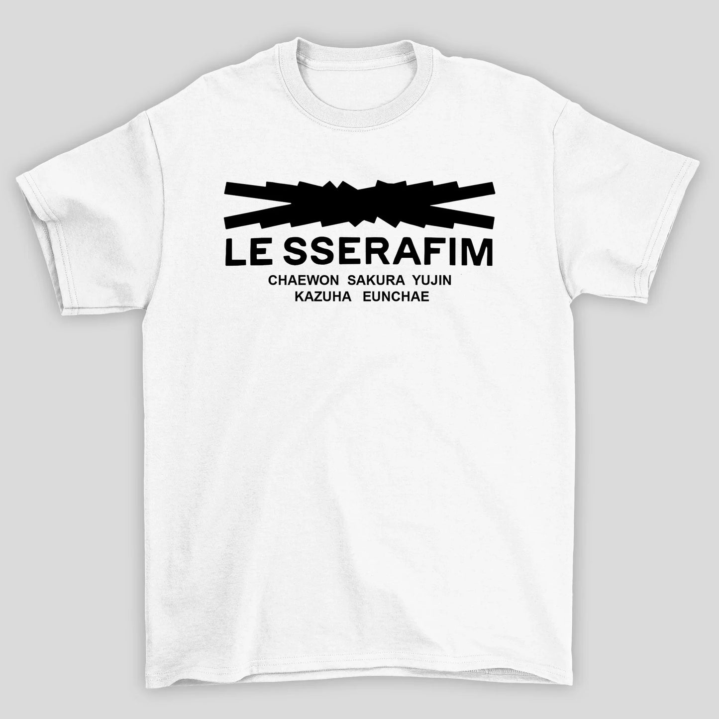 Camiseta Básica Le Sserafim Logo