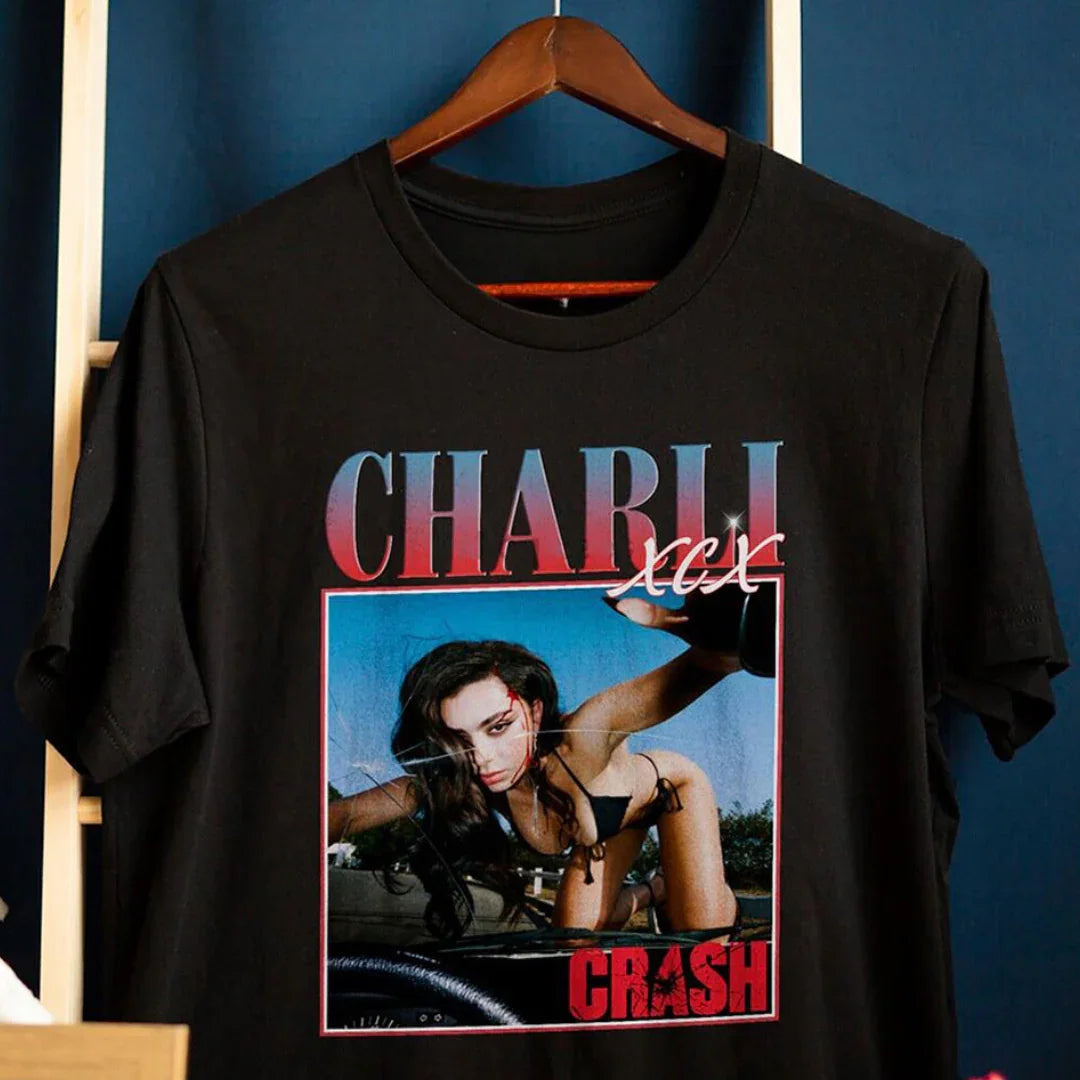 Camiseta Básica Charli XCX Crash Preto