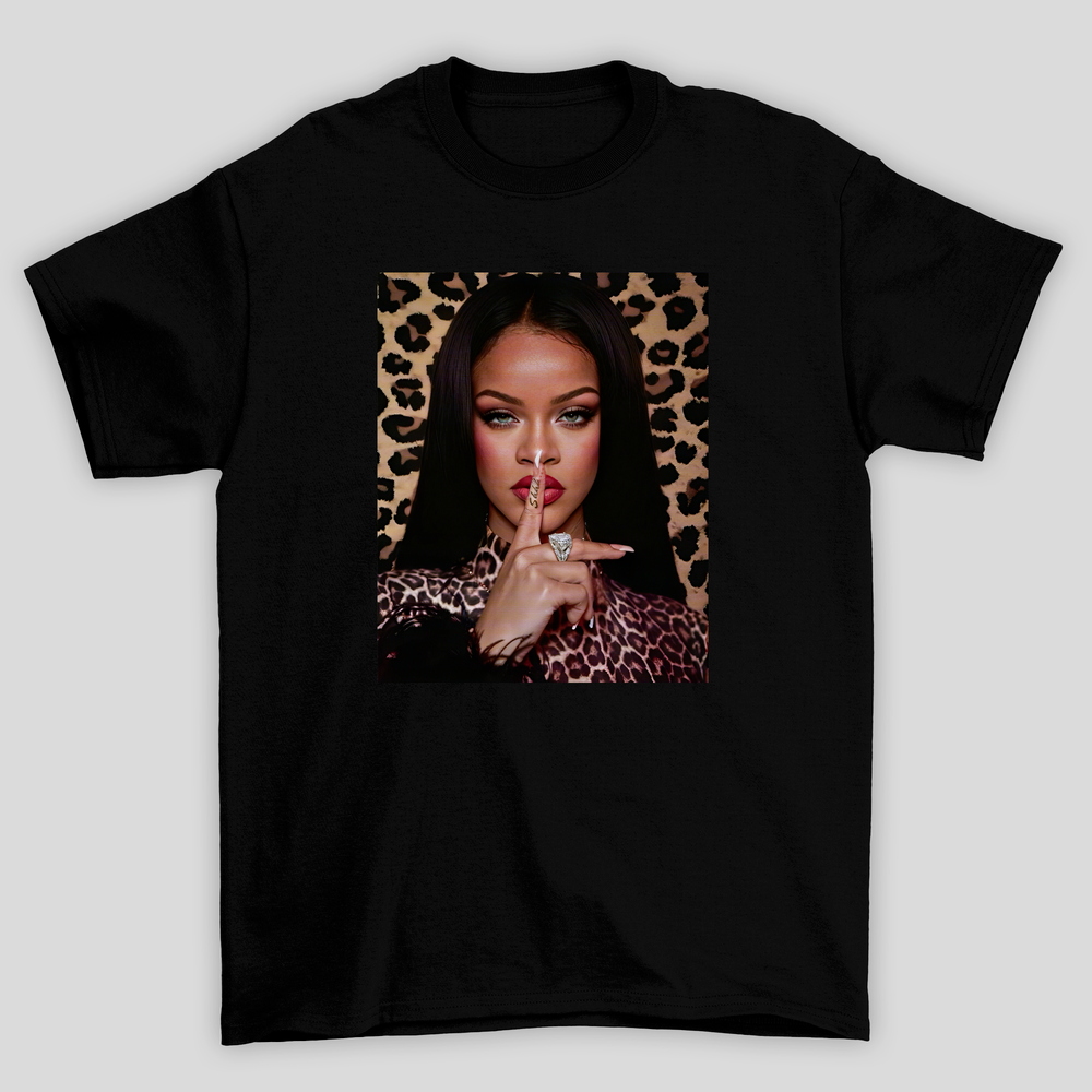 Camiseta Básica Rihanna Animal Print