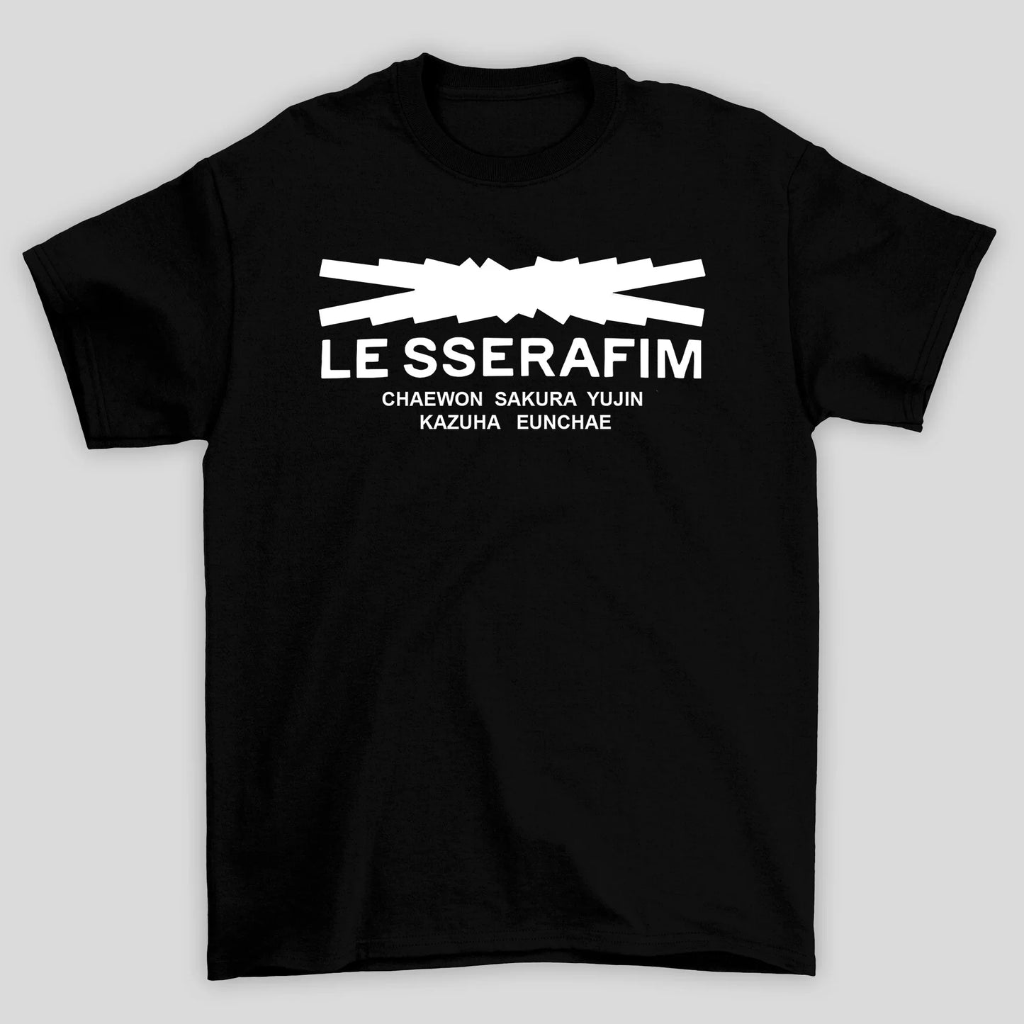 Camiseta Básica Le Sserafim Logo