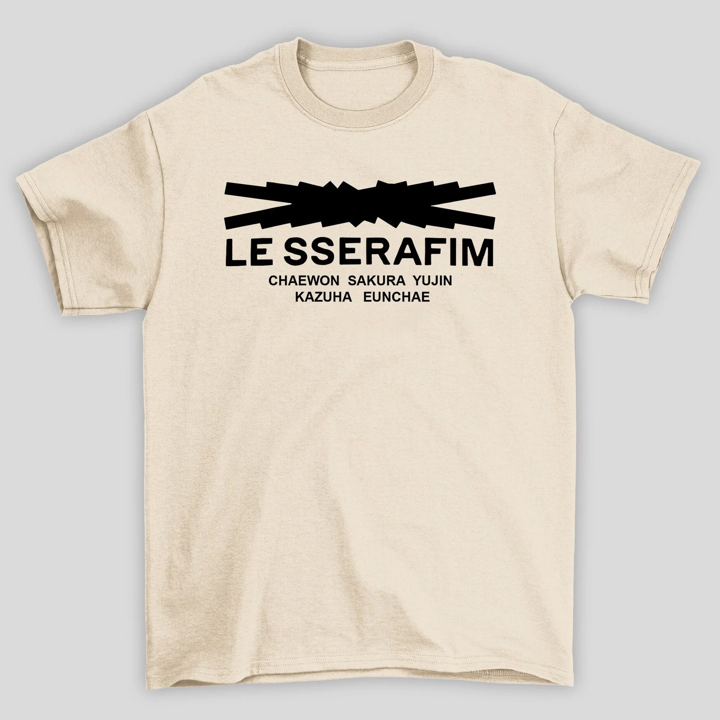 Camiseta Básica Le Sserafim Logo