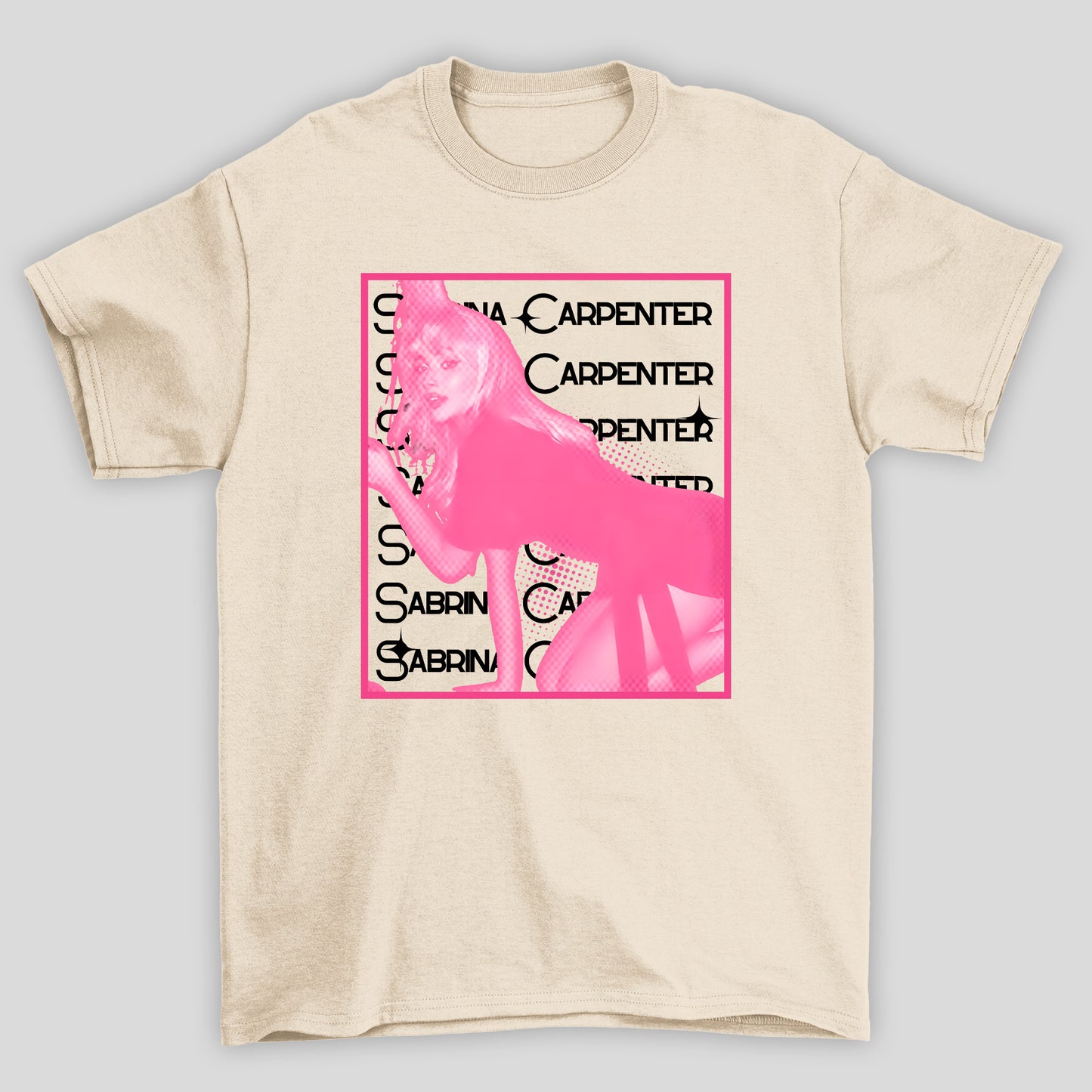 Camiseta Básica Sabrina Carpenter Pink Photo