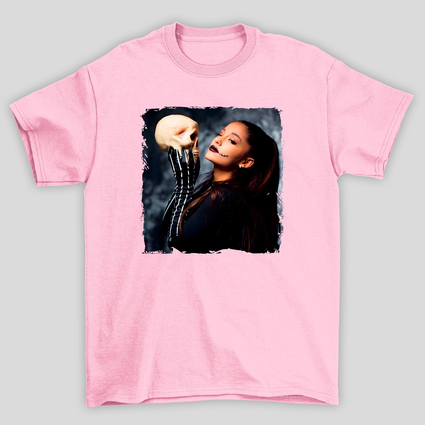 Camiseta Básica Ariana Grande Caveira Halloween