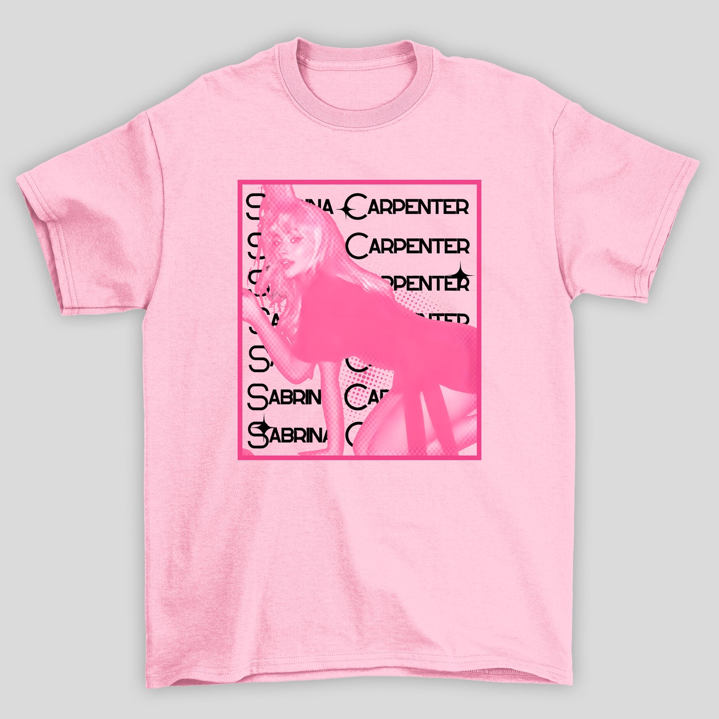 Camiseta Básica Sabrina Carpenter Pink Photo