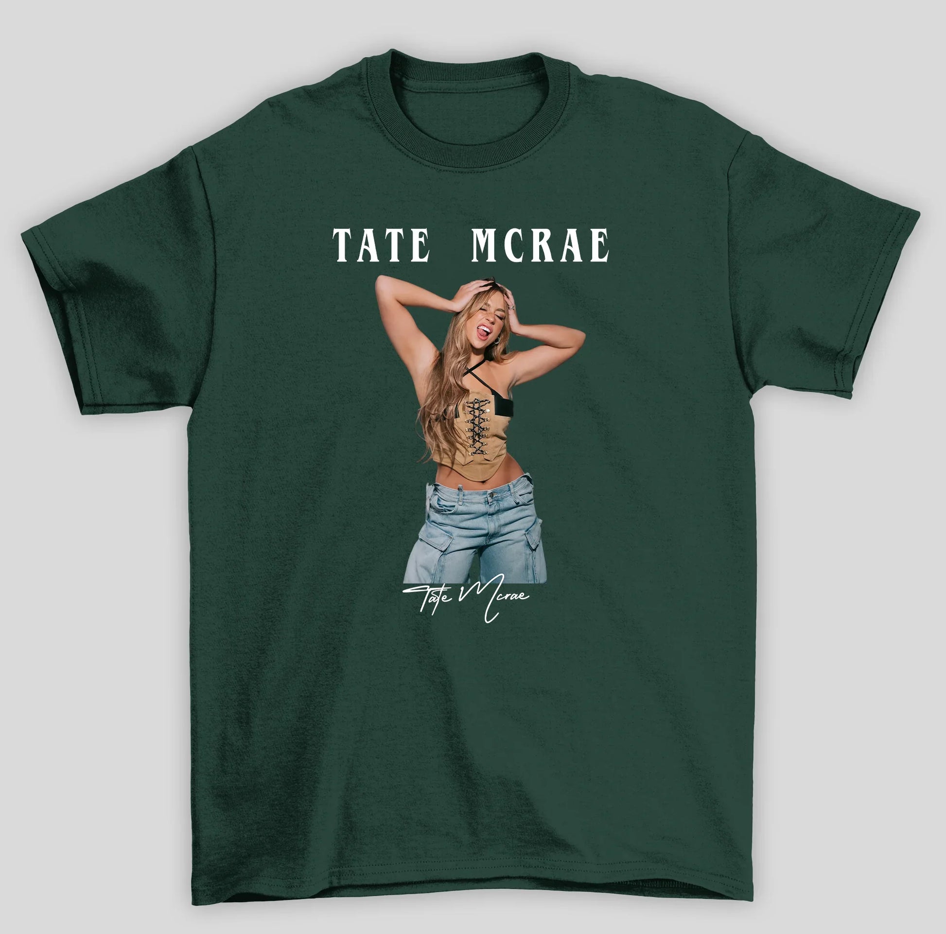 Camiseta Básica Tate McRae Pose Photo- verde