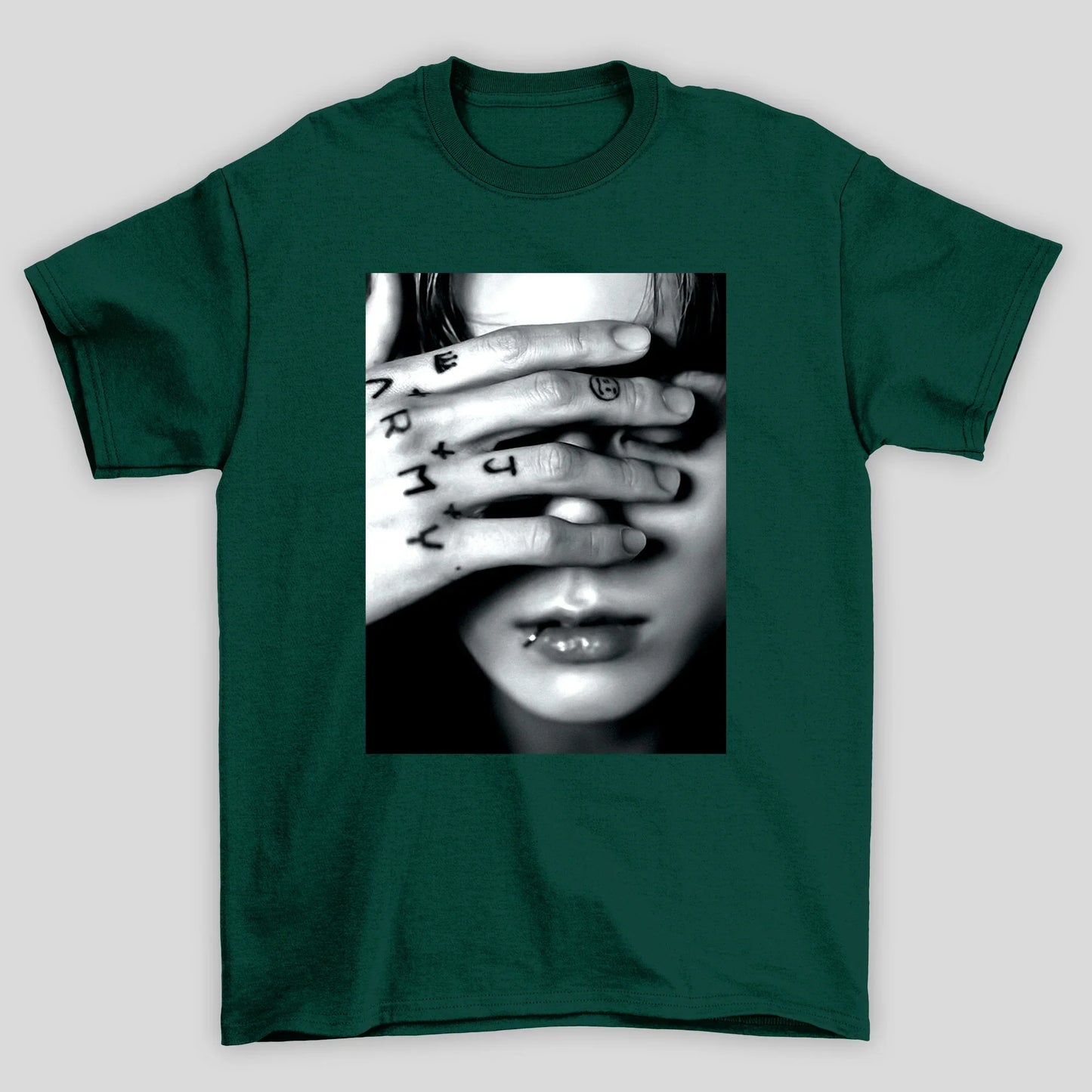 Camiseta Básica BTS Jungkook Covering Eyes