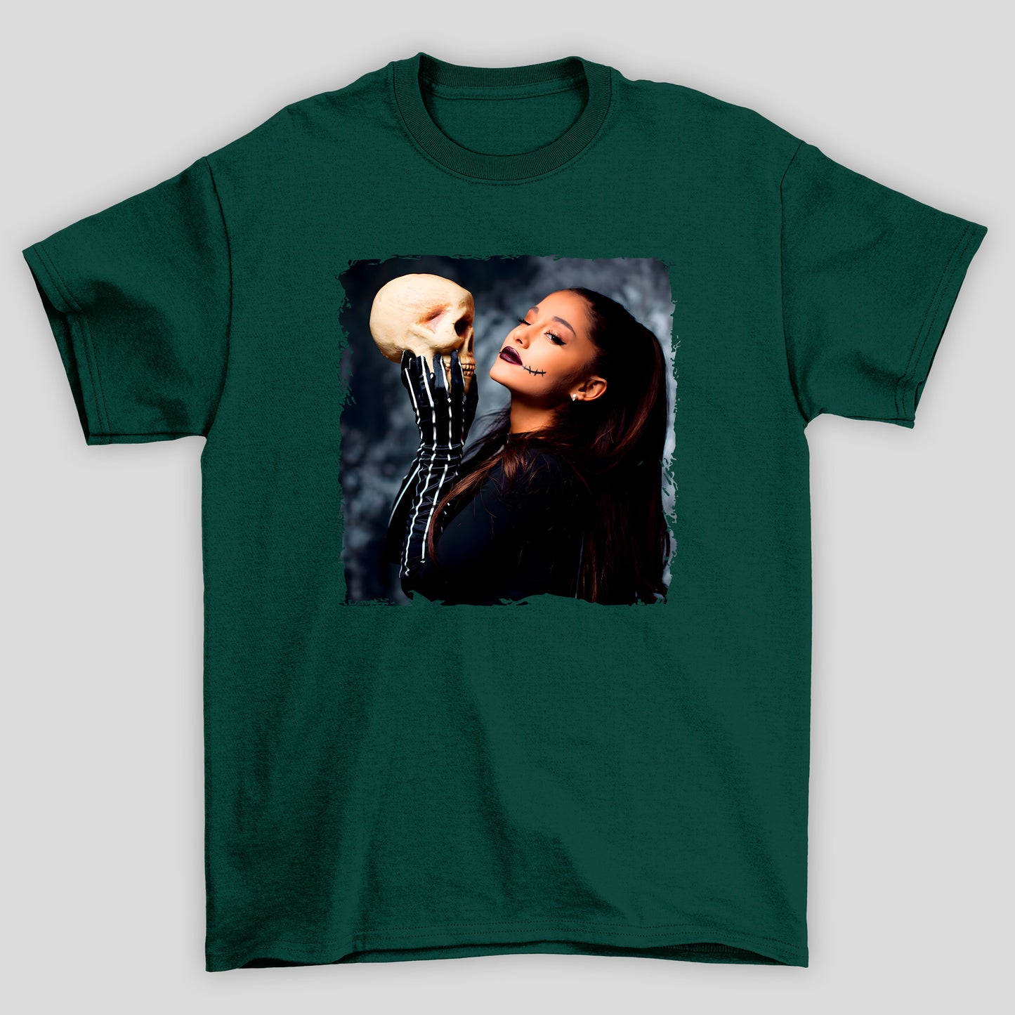 Camiseta Básica Ariana Grande Caveira Halloween