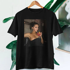 Camiseta Básica Selena Gomez Drink