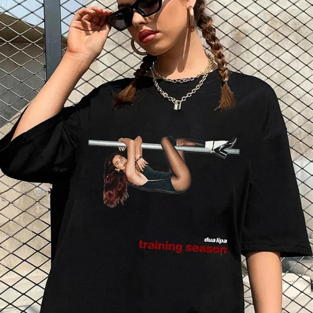 Camiseta Básica Dua Lipa Training Season Preto