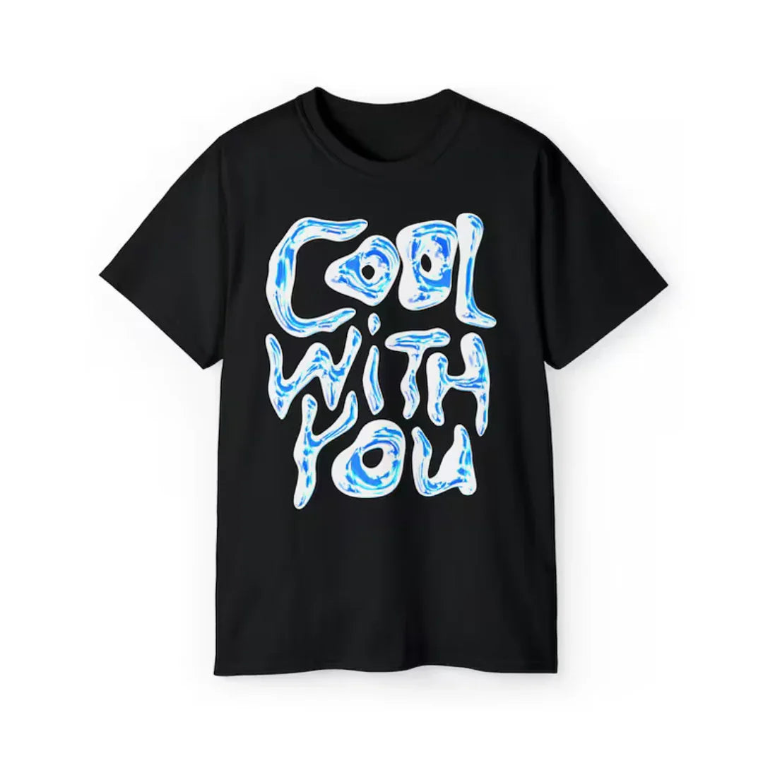 Camiseta Básica NewJeans Cool With You - preto