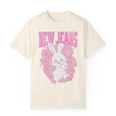 Camiseta Básica NewJeans Logo - pérola