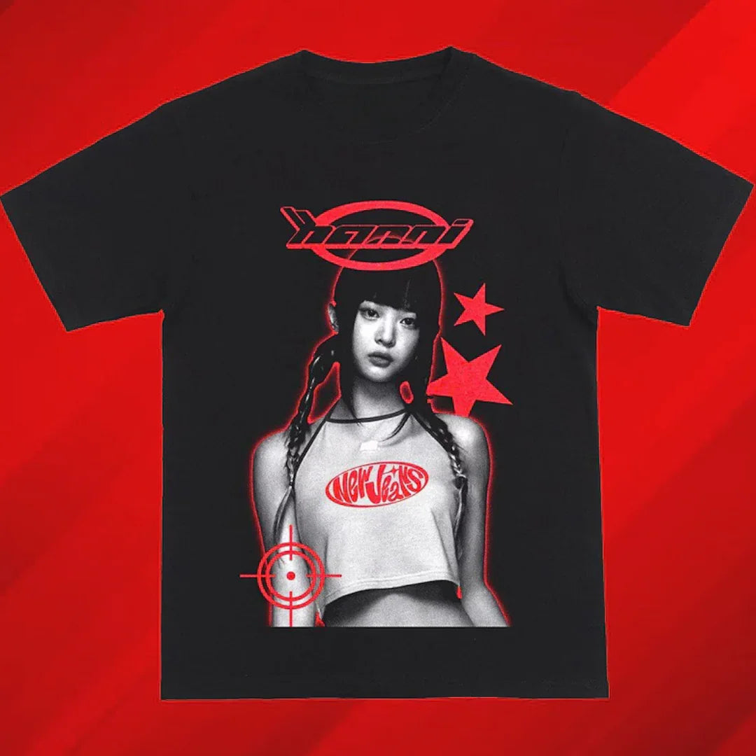 Camiseta Básica NewJeans Hanni - preto