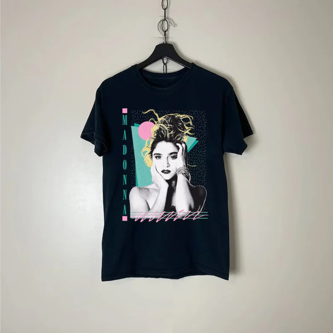 Camiseta Básica Madonna Queen Of Pop Vintage Preto