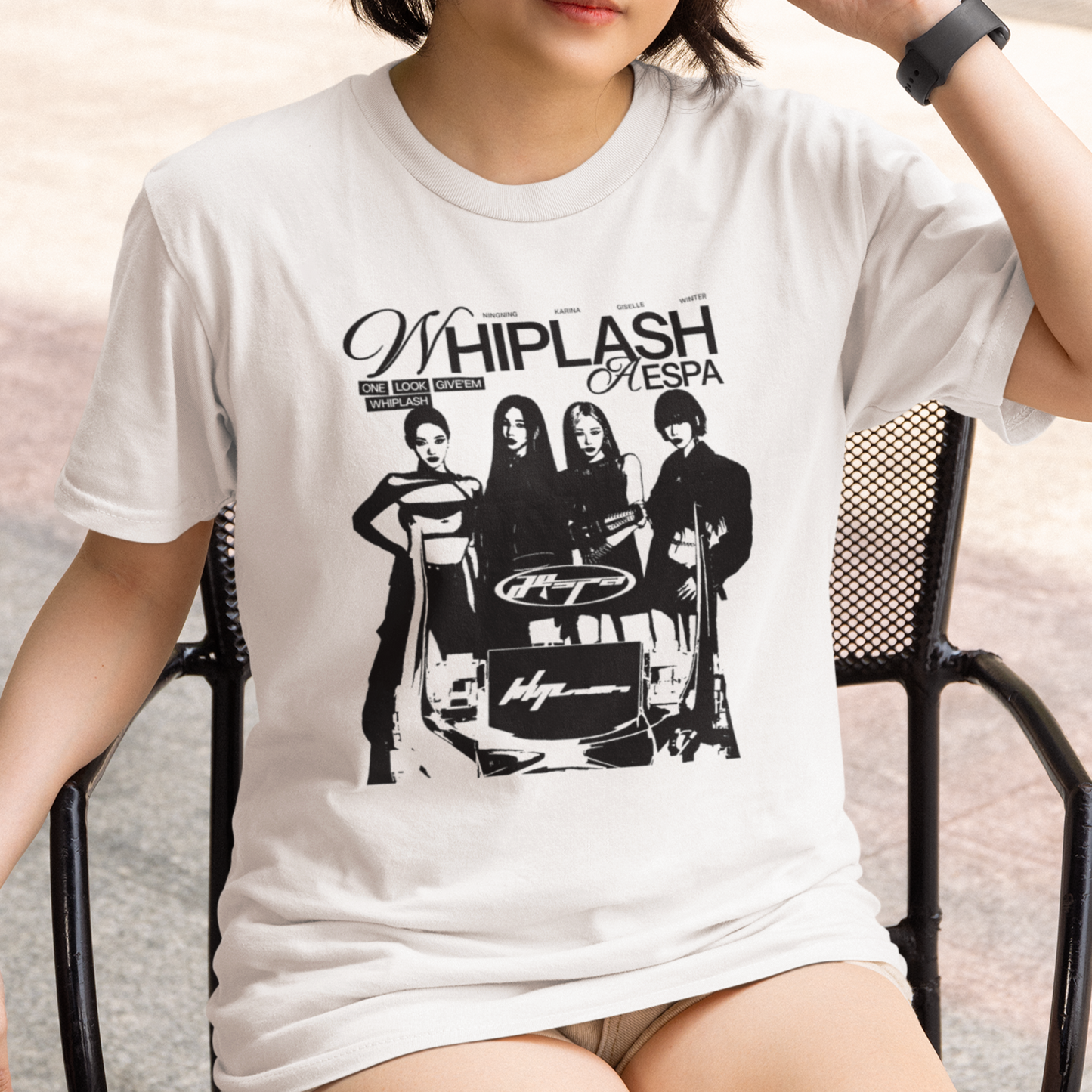 Camiseta Básica Aespa One Look Give'em Wiplash
