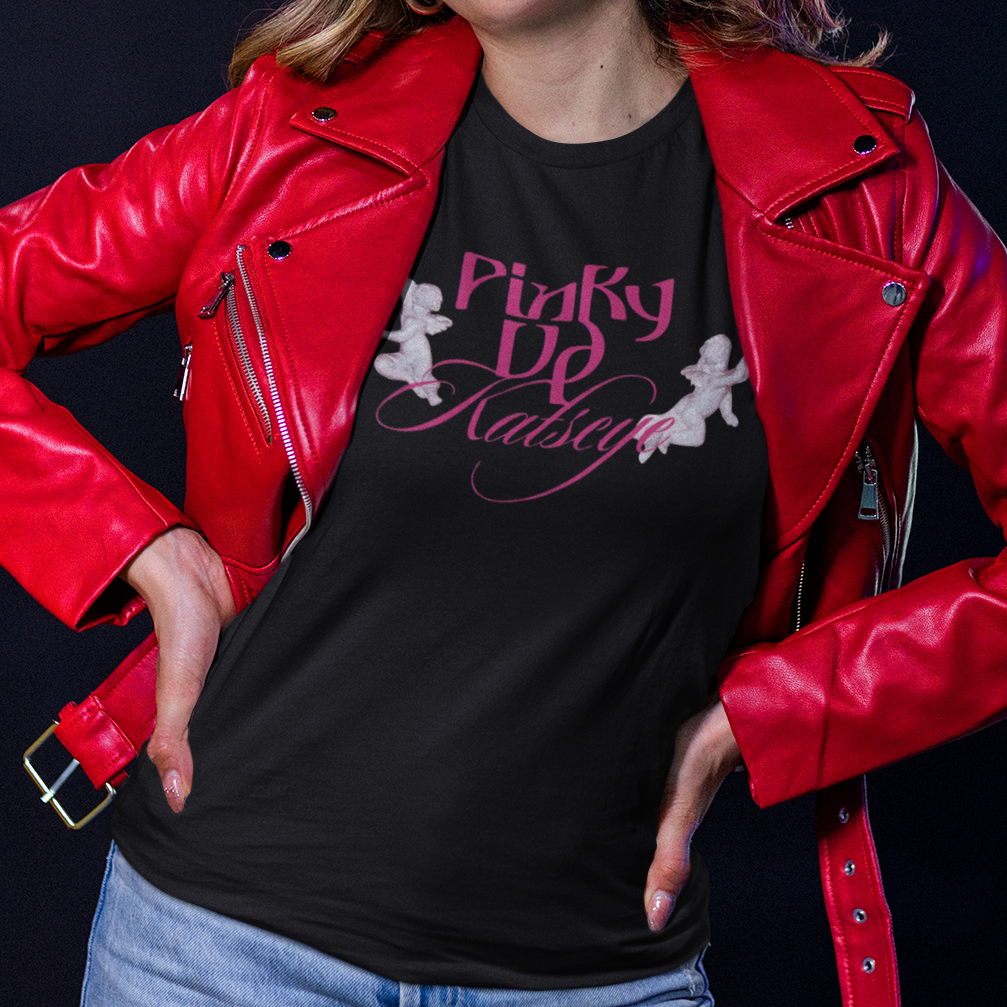 Camiseta Básica Katseye Pinky Up Logo