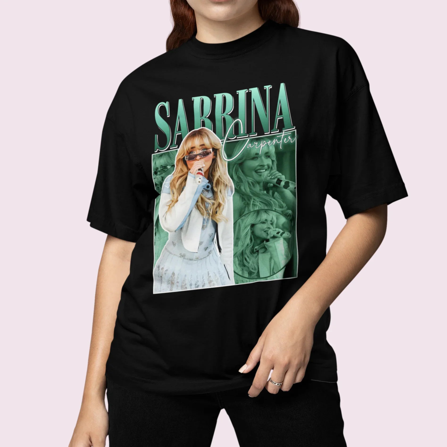 Camiseta Básica Sabrina Carpenter Collab Design Preto