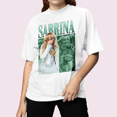 Camiseta Básica Sabrina Carpenter Collab Design Branco