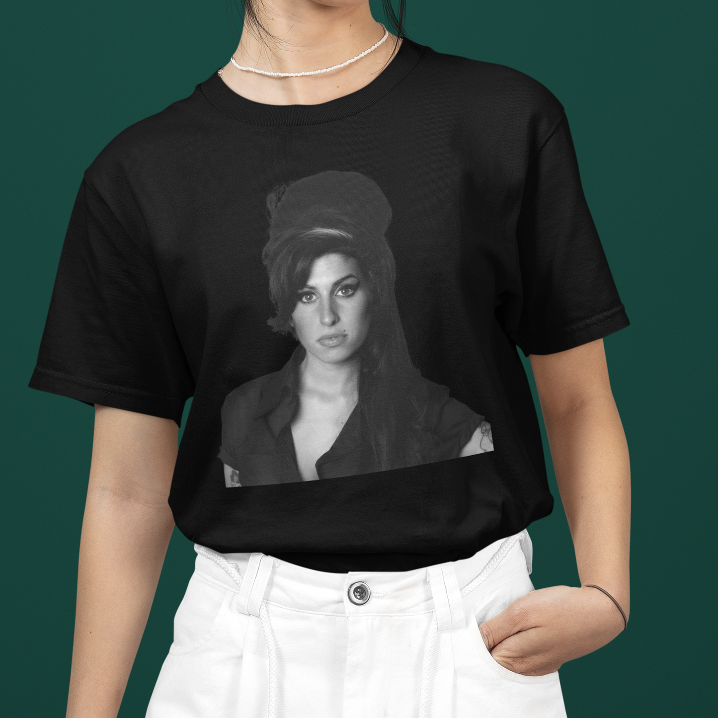 Camiseta Básica Amy Winehouse B&W