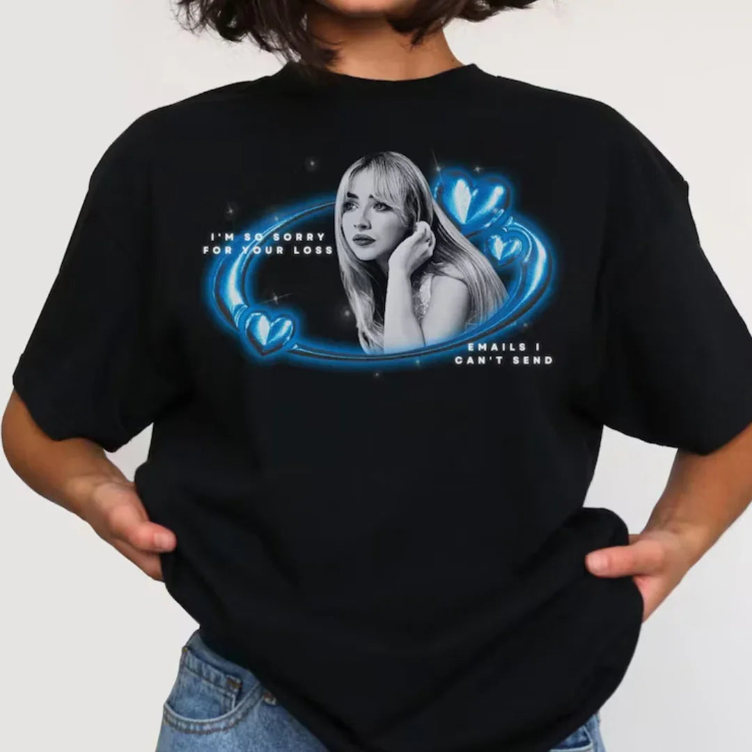 Camiseta Básica Sabrina Carpenter I'm So Sorry Preto