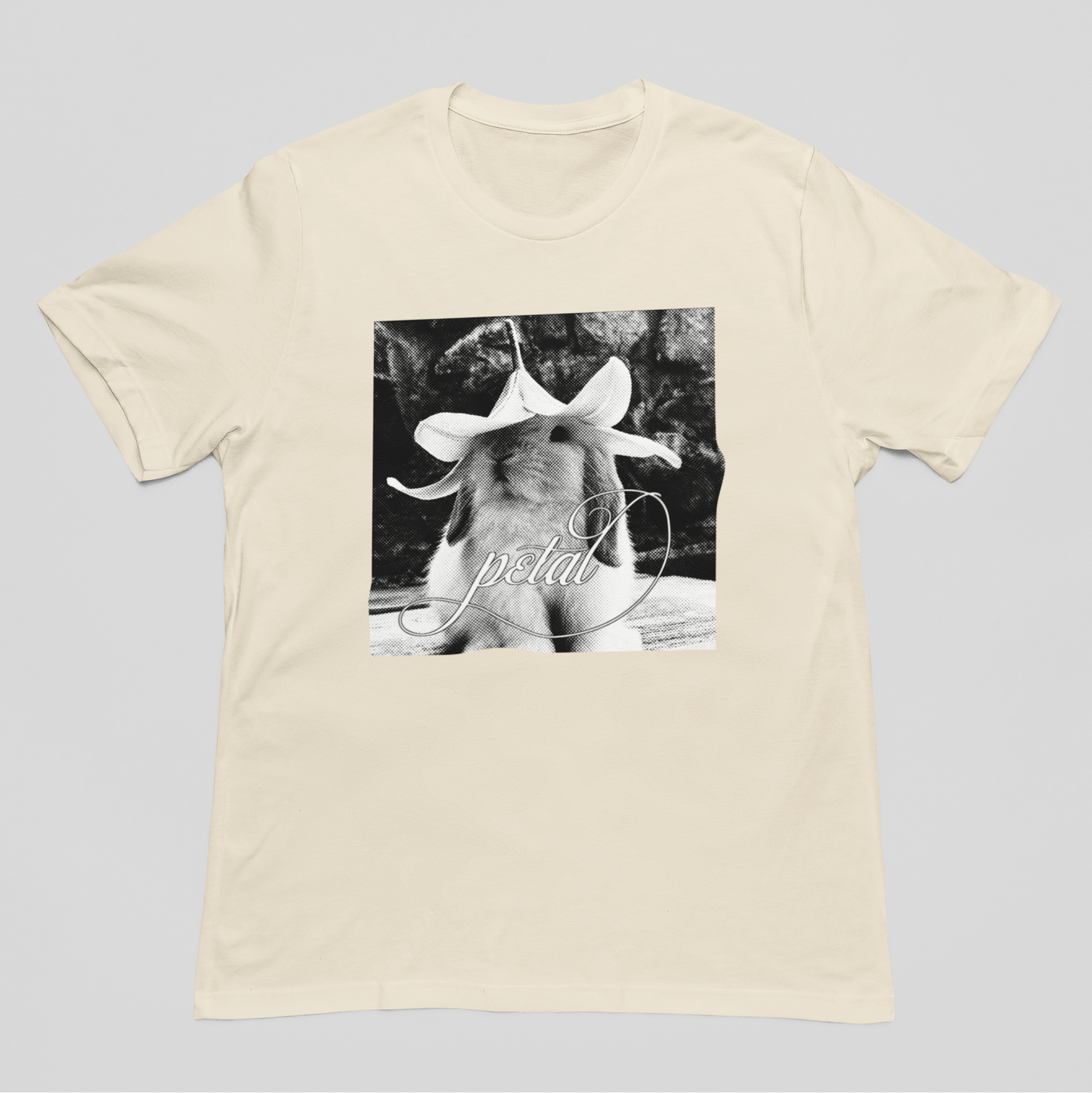Camiseta Básica Ariana Grande Cute Flower