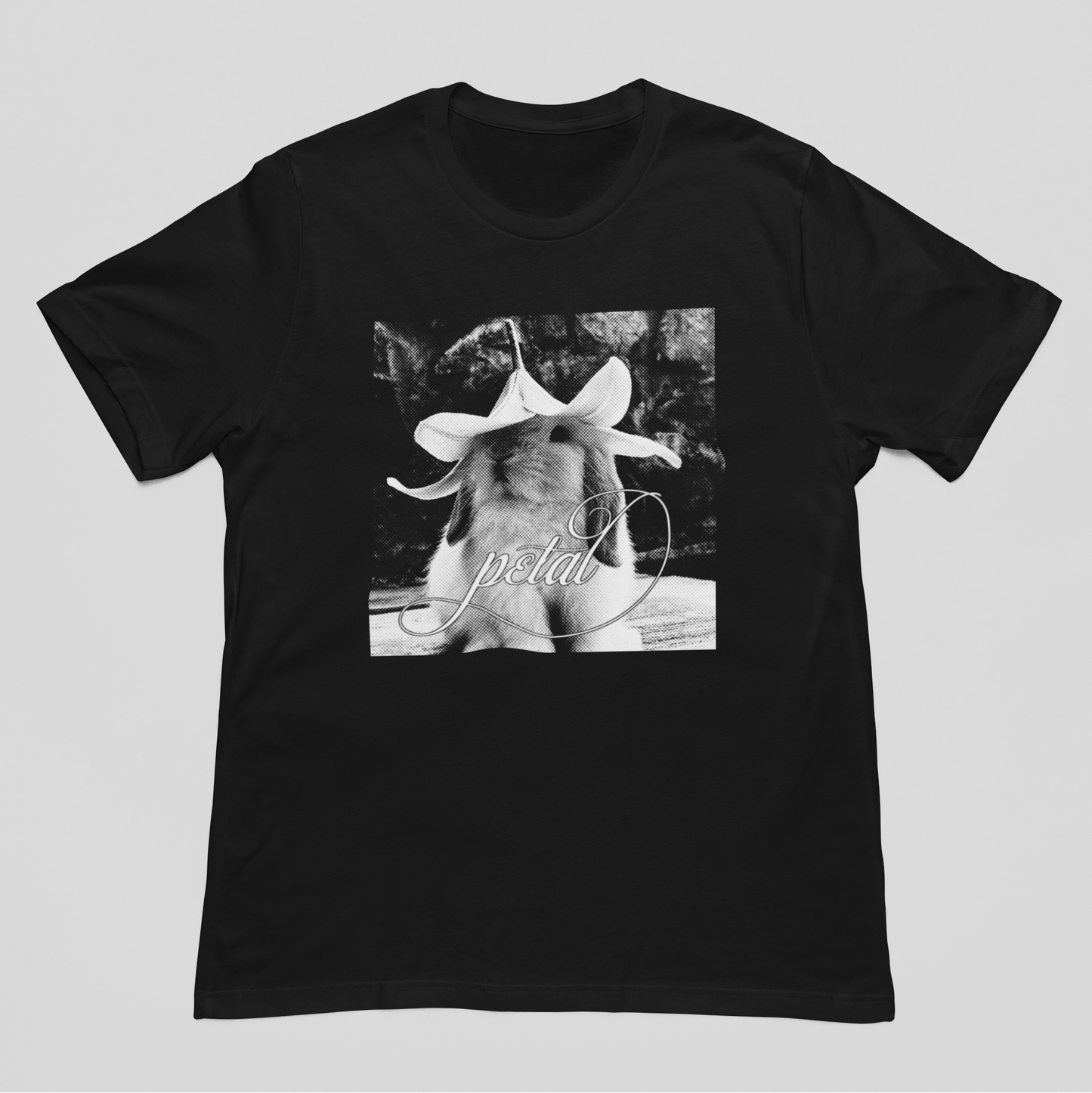 Camiseta Básica Ariana Grande Cute Flower
