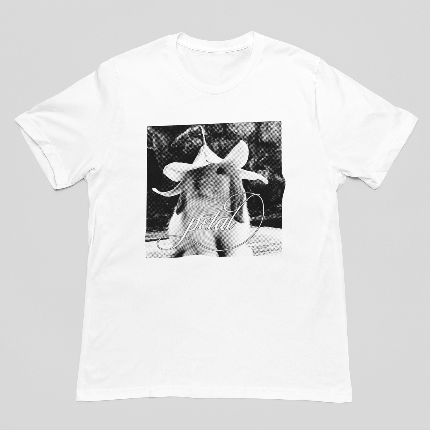 Camiseta Básica Ariana Grande Cute Flower