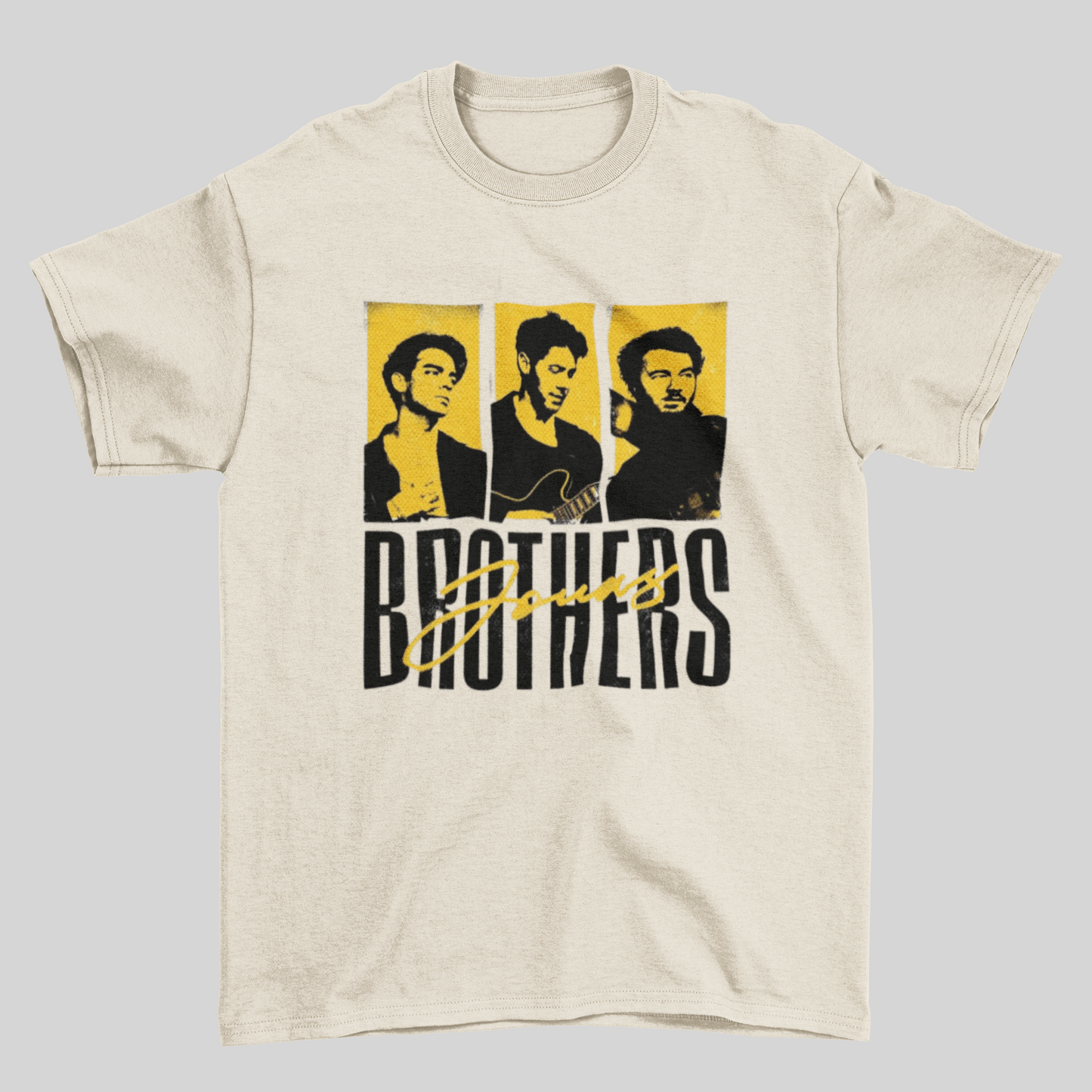 Camiseta Básica Jonas Brothers Yellow Photo