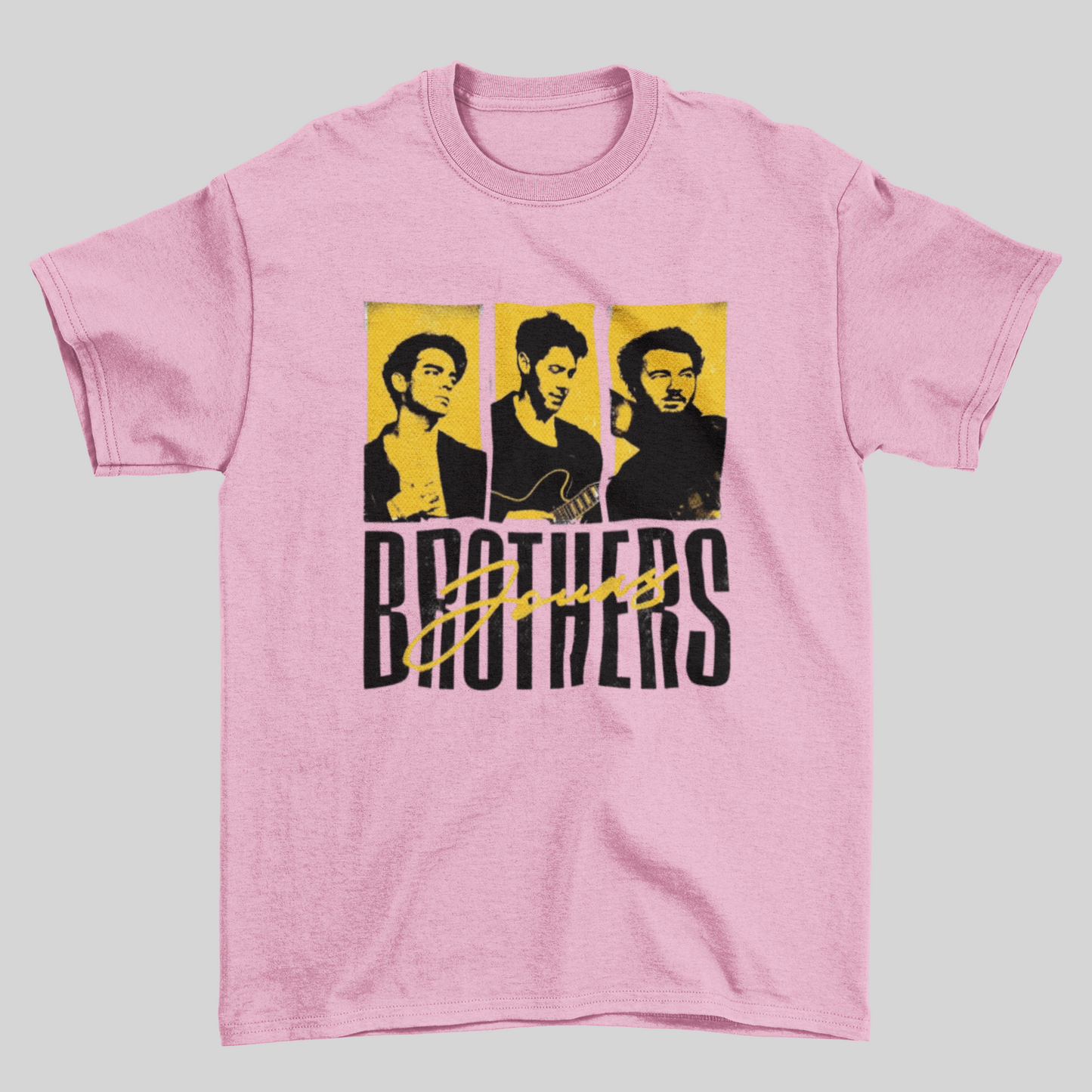 Camiseta Básica Jonas Brothers Yellow Photo